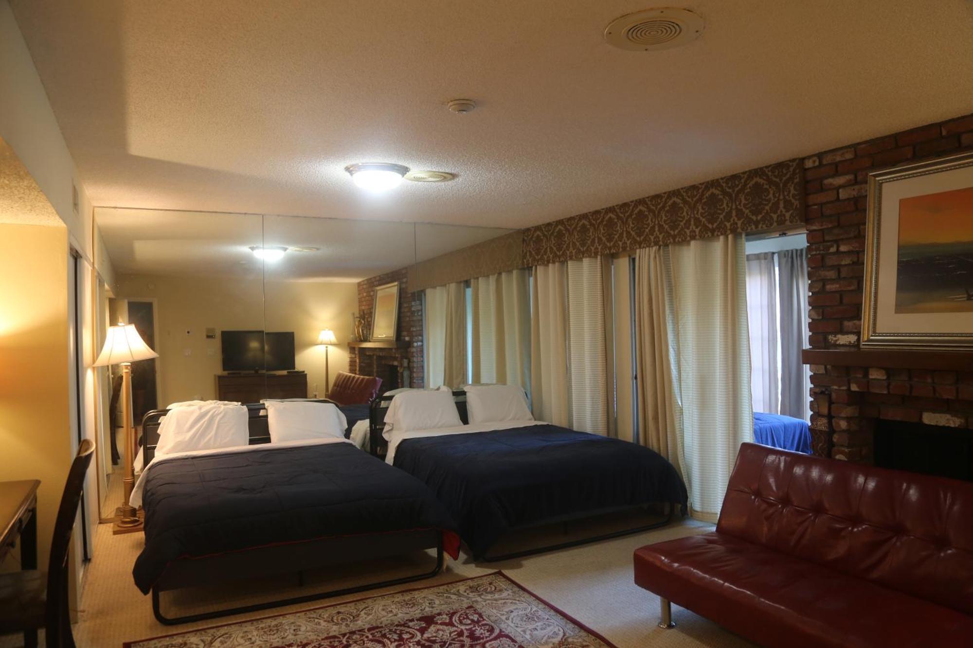 Bed And Breakfast In Hollywood Hills Лос-Анджелес Екстер'єр фото