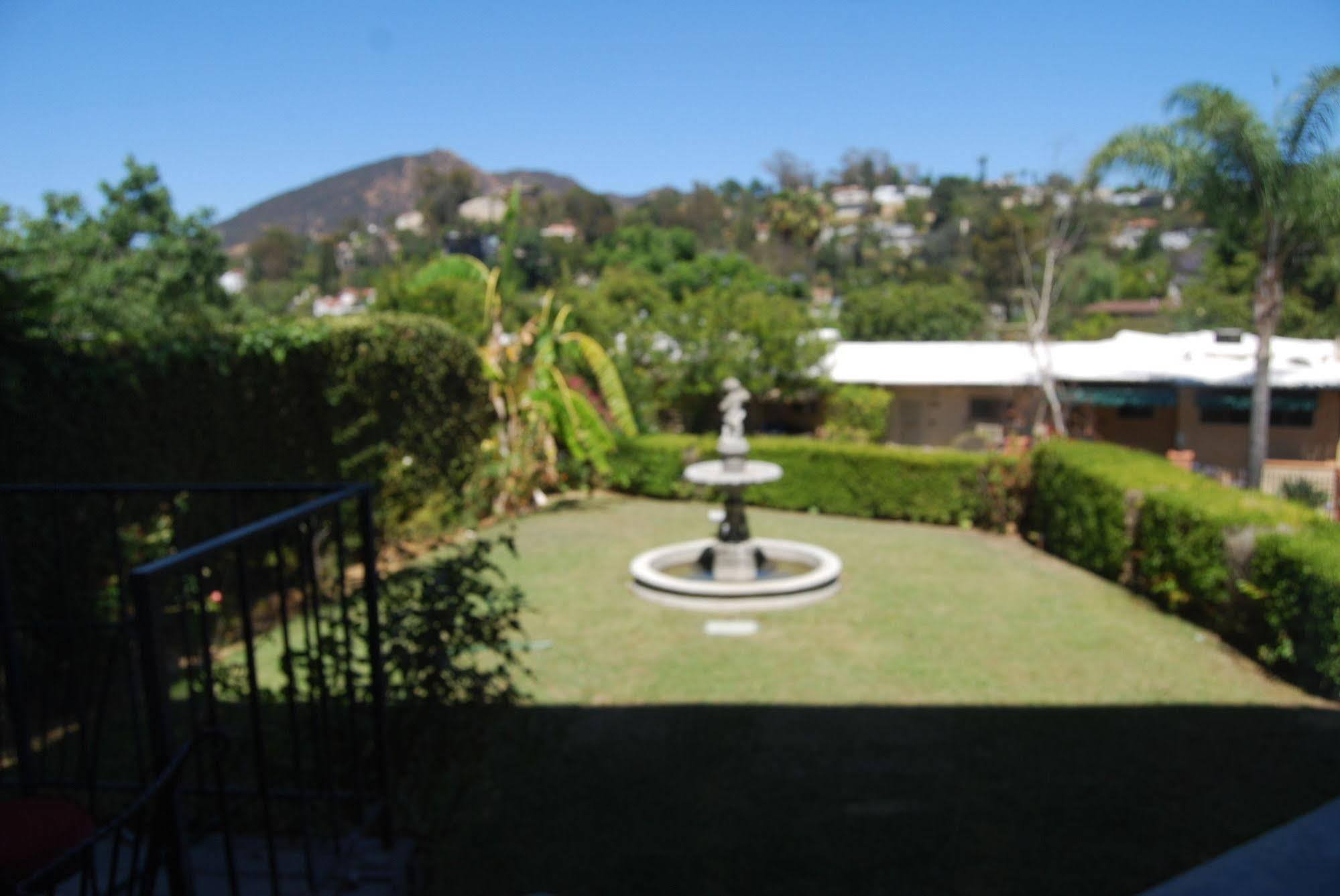 Bed And Breakfast In Hollywood Hills Лос-Анджелес Екстер'єр фото